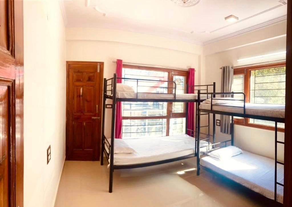 Partners Shimla Hostel Екстериор снимка